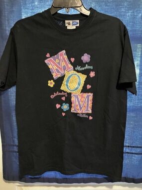 Black 'MOM' Graphic Short Sleeve Tee by JTC